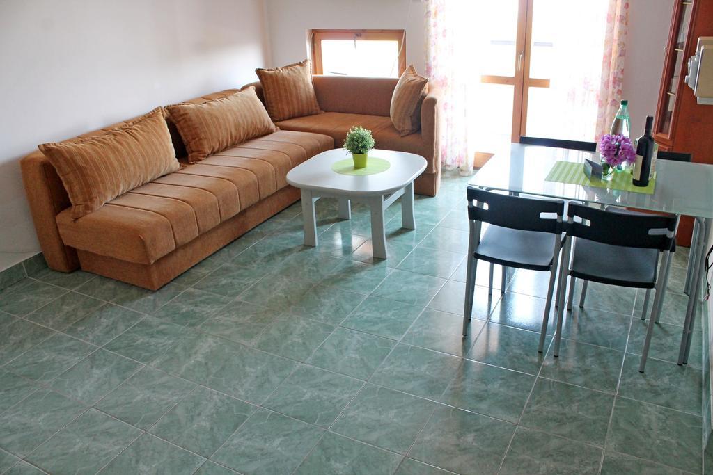 Apartment Milna 2 *